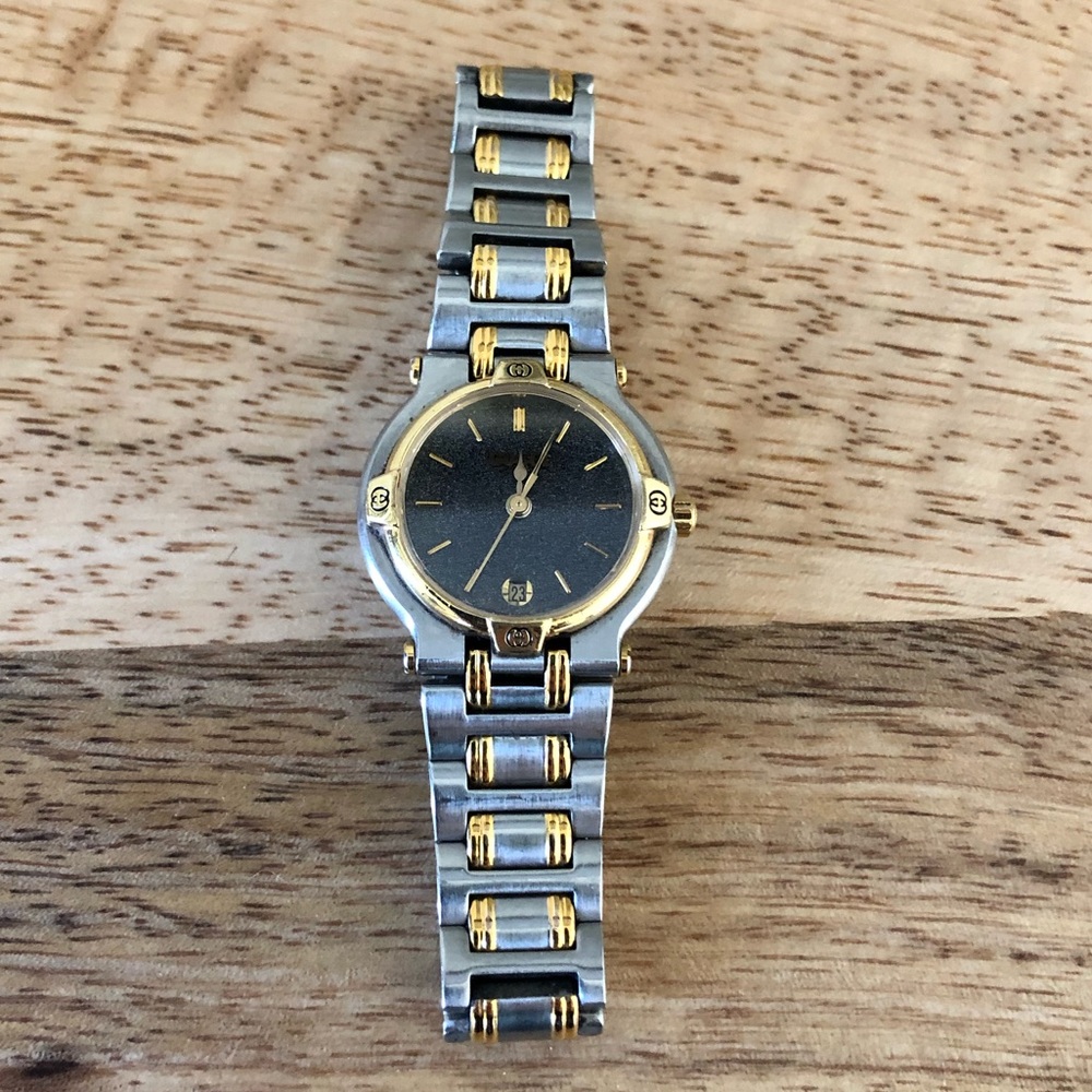 Gucci 9000L watch
